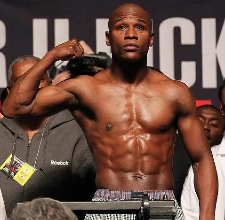 Мейуедър се биел с 25 бона в устата