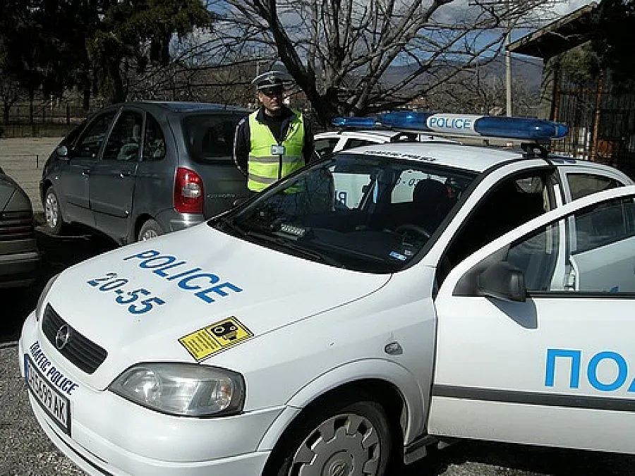 4 пострадаха при сблъсък между камион и пътнически микробус