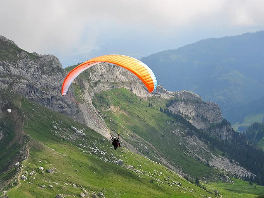 Спасиха парапланерист край Сопот