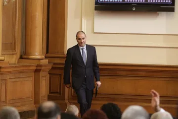 Обмислят Горанов, а не Цацаров, да спира сделки