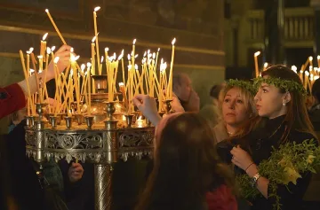 Стотици християни изпълниха храмовете на Цветница в Кърджали