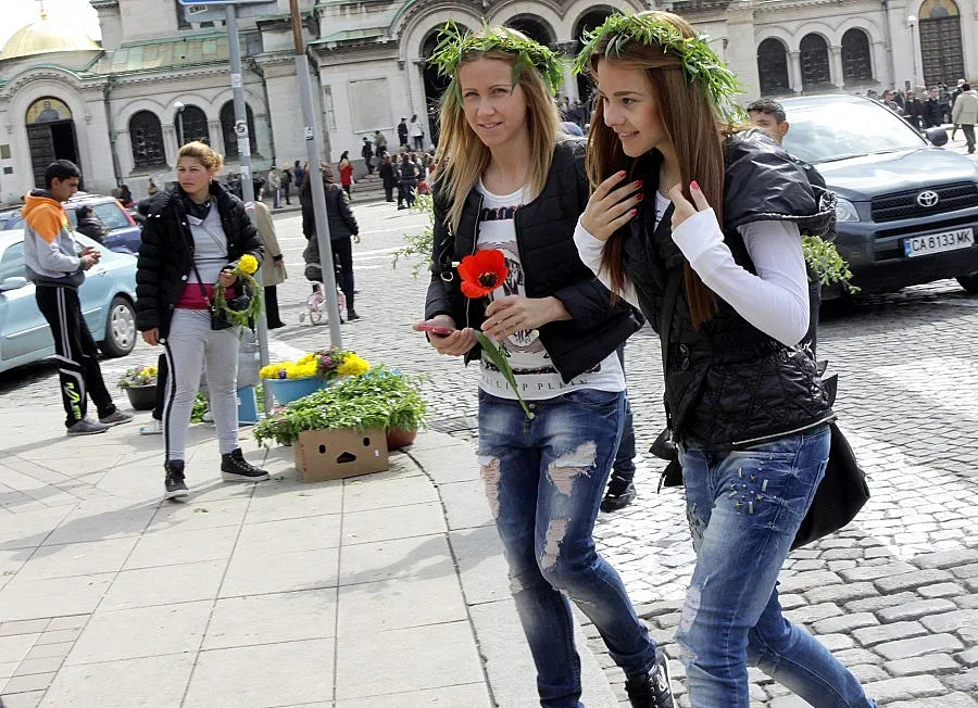 Честит празник на всички "цветя"