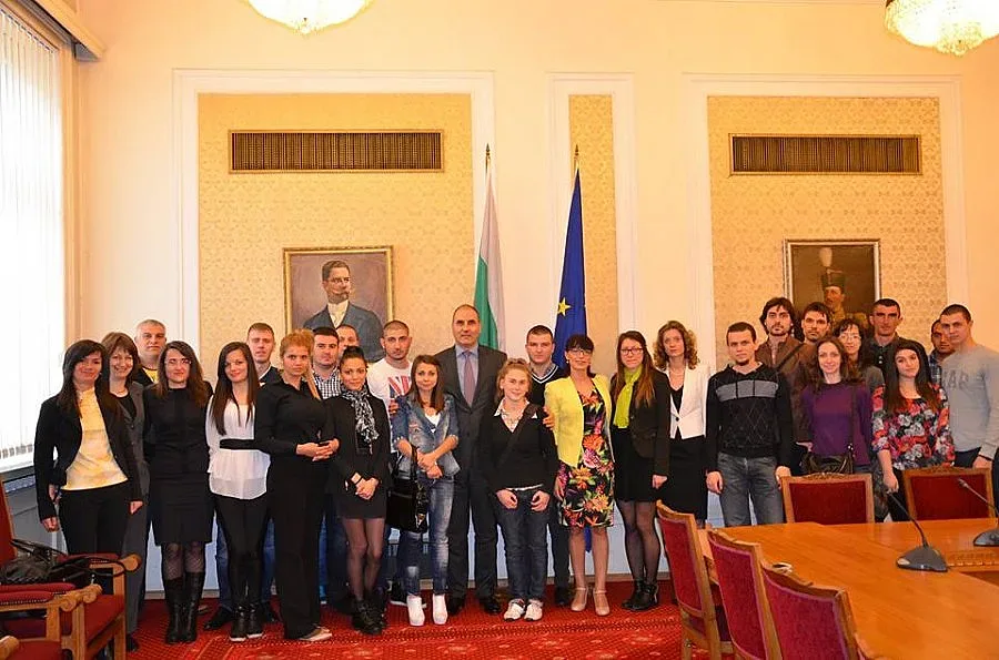 Студенти питат Цветанов за задължителното гласуване