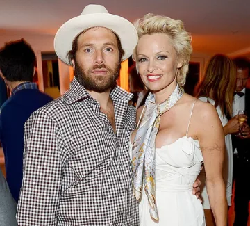 Памела съди бившия, той вади мръснишки SMS-и  