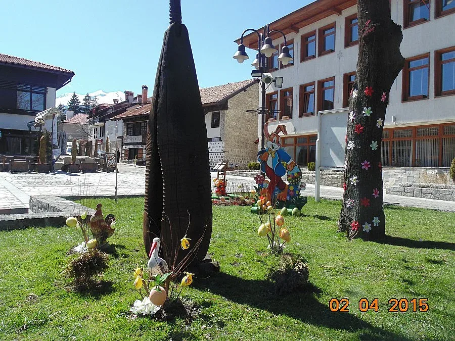 Великденски кът радва банскалии и туристи