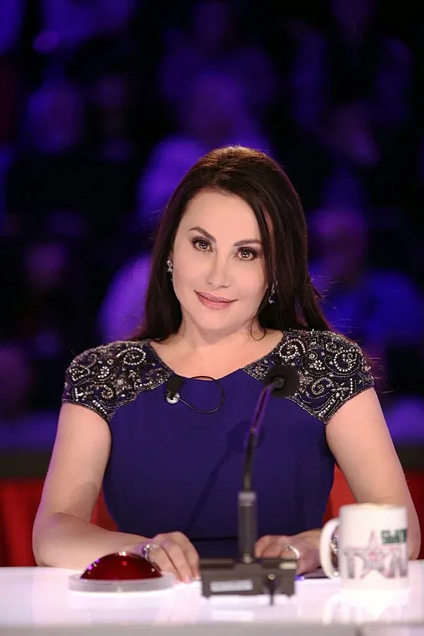 Дapинa разпуска с балет и молитви