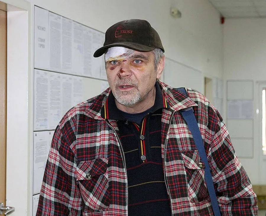 Пребиха поета, обидил девствената колежа