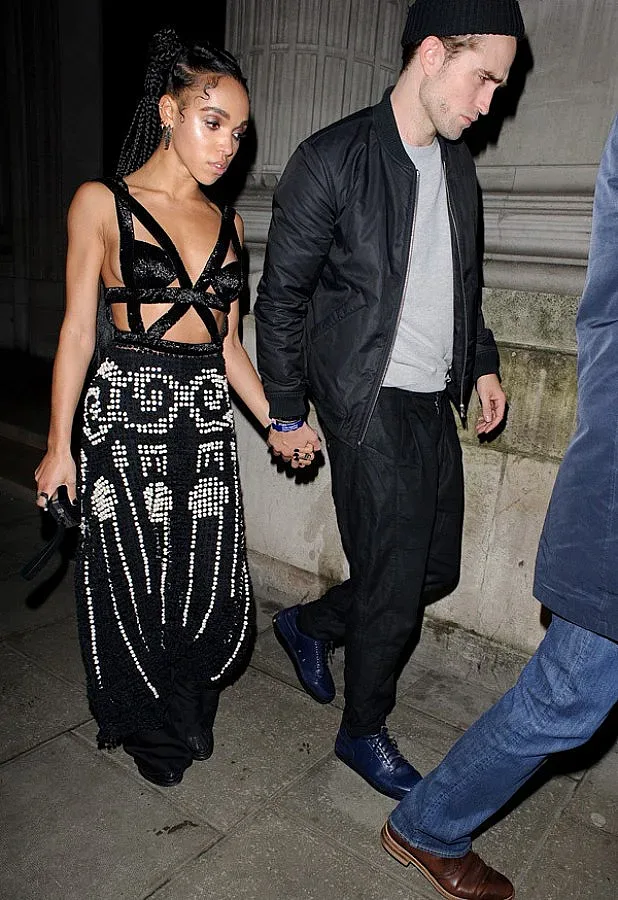 Звездата от "Здрач" Робърт Патинсън се сгоди