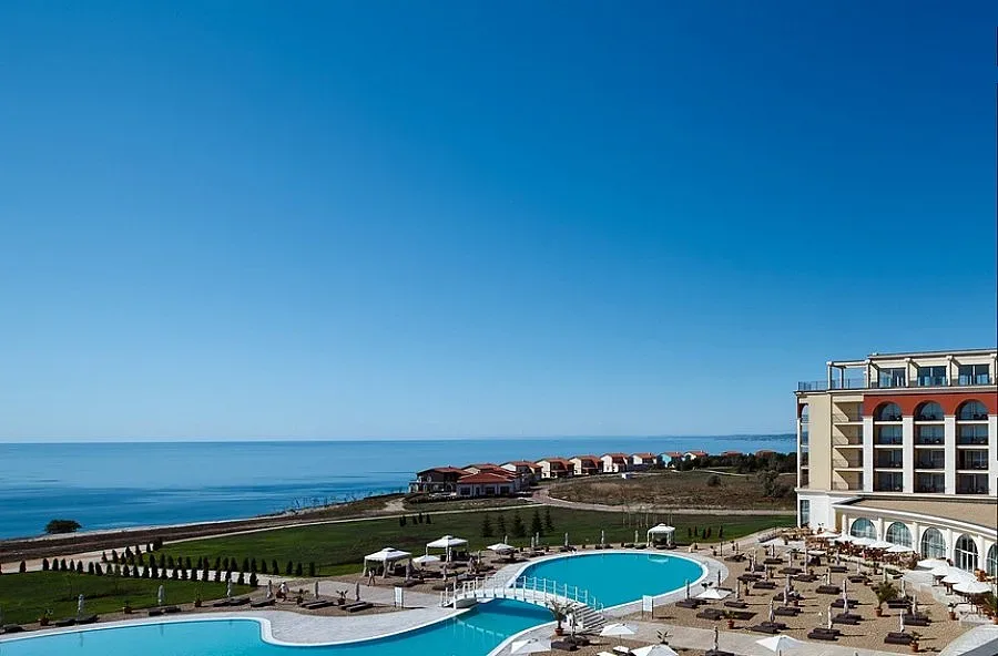 За първи път: Голф игрище купи чартър