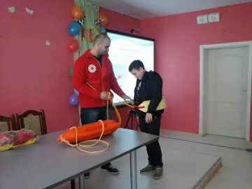 Обучиха 160  ученици по водноспасителен минимум