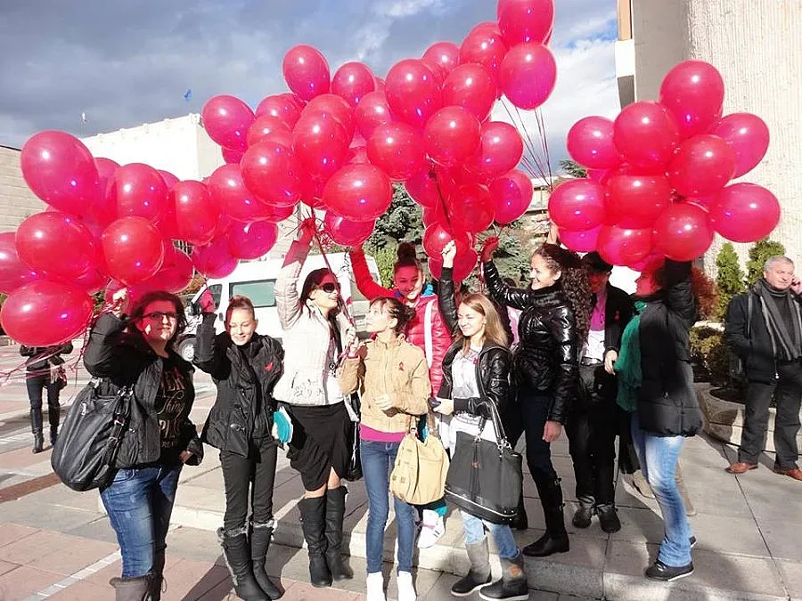 Ученици четат в Деня на детската книга