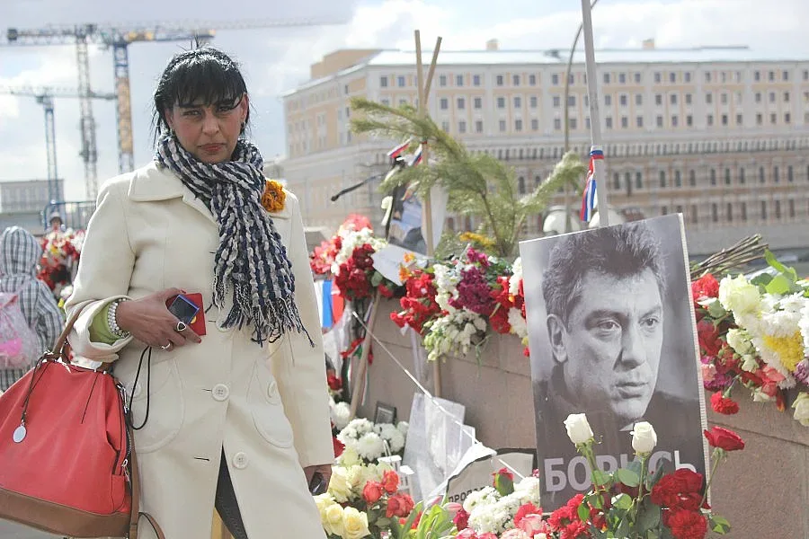 Мостът на Немцов стана атракция