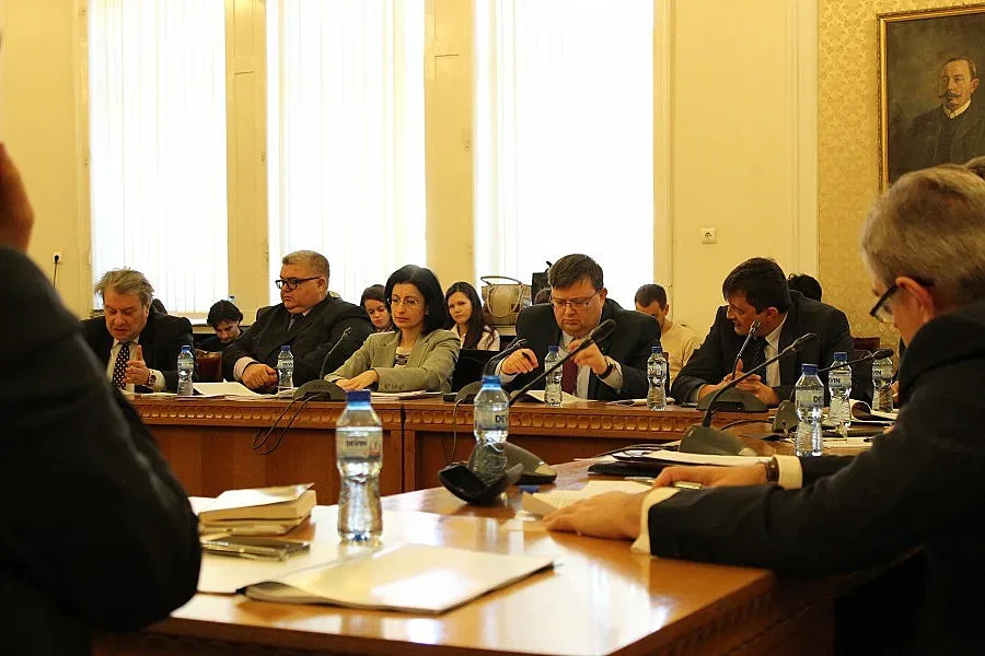 Парламентарно рамо за Цацаров