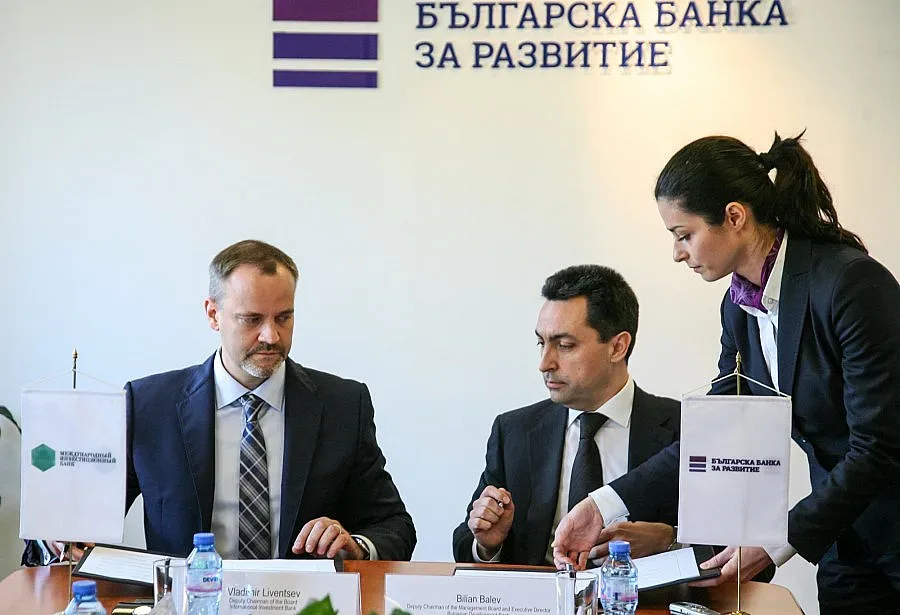 МИБ пуска облигации, за да кредитира български фирми