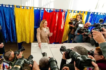 Нова изненада на изборите в Румъния! Жена в битката за президент