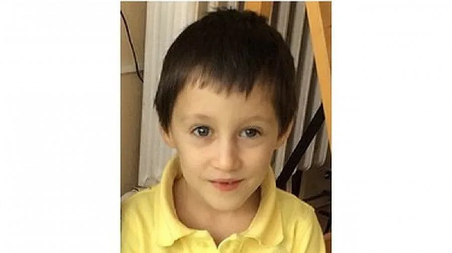 Баба разпозна внучето си по снимка на детето от куфара