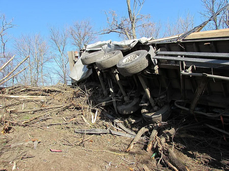 ТИР се преобърна на пътя Русе-Бяла