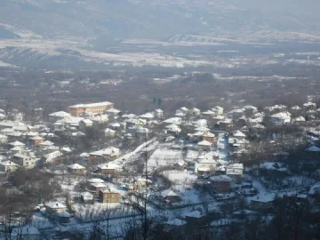Нашенци и македонци се надлъгват за чест и слава