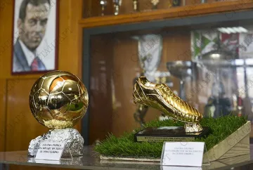 Восъчна фигура на Стоичков на "Армията"