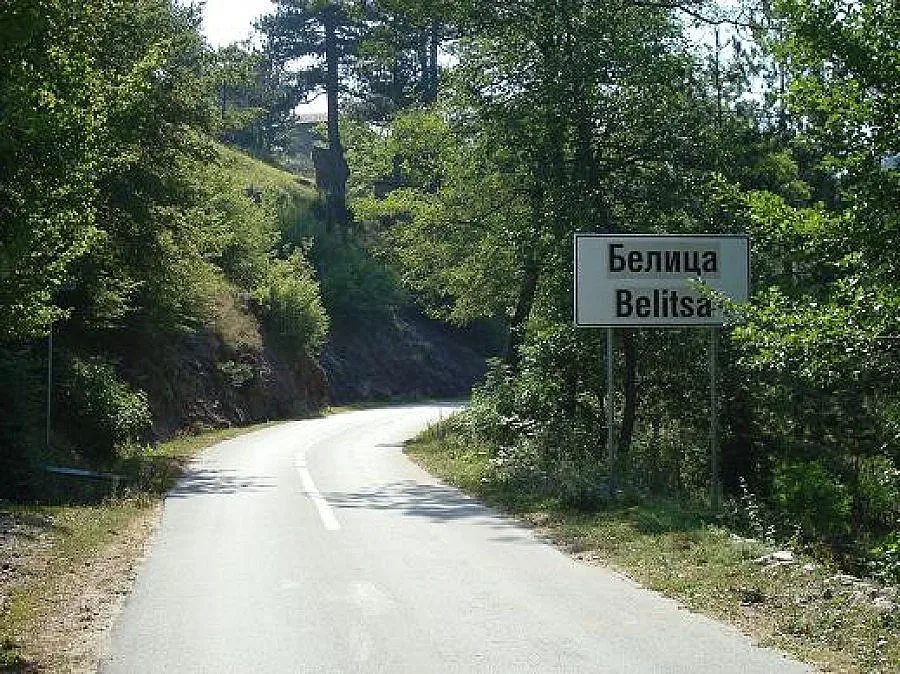 Бърз шофьор помете пешеходец край Белица