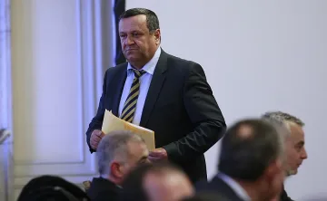 Плащат с ваучери на надничарите в полето