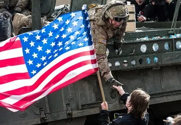 Мъже в рокли щурмуваха US националната сигурност