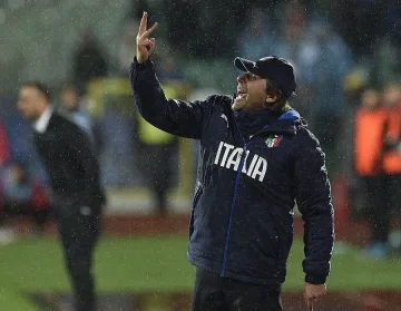 Торино посрещна Конте като рок идол