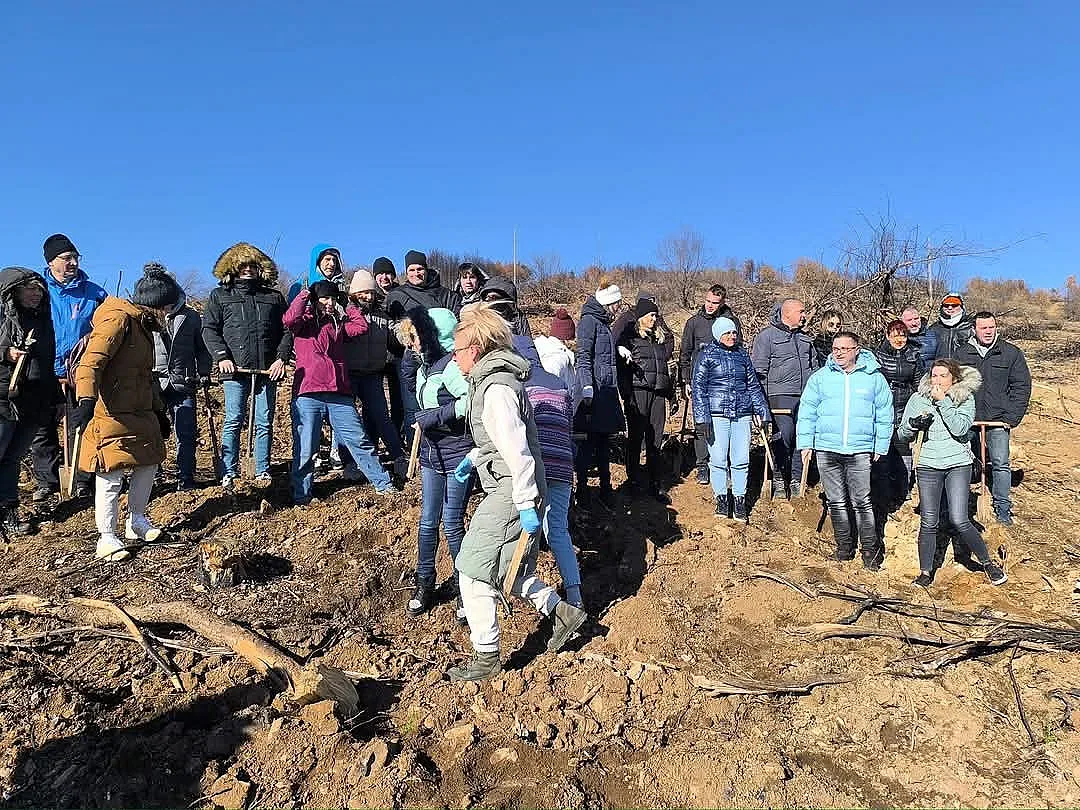 Доброволци от БАКБ засадиха дървета до Стара Загора