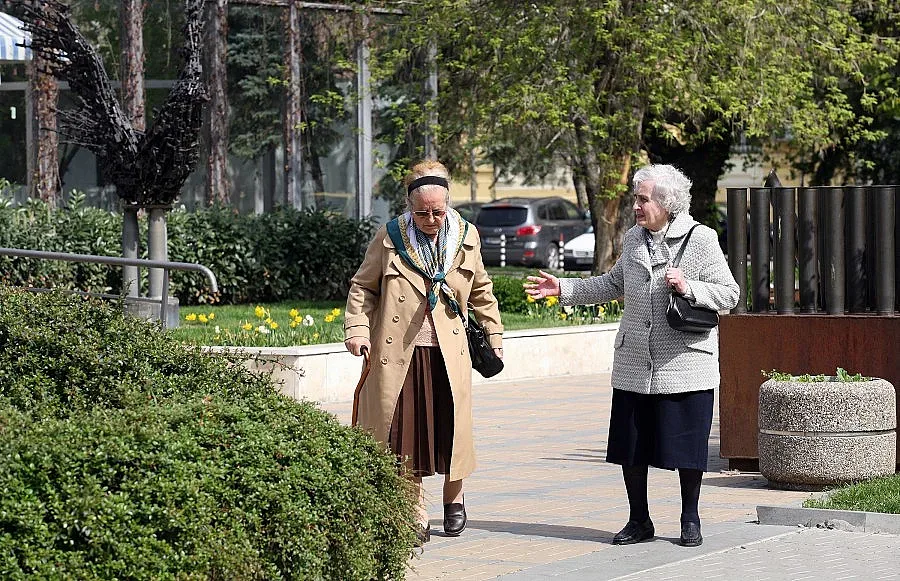 Изплащат пенсиите с великденските добавки от 7 април