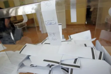 Партии режат листи заради капана 15/15