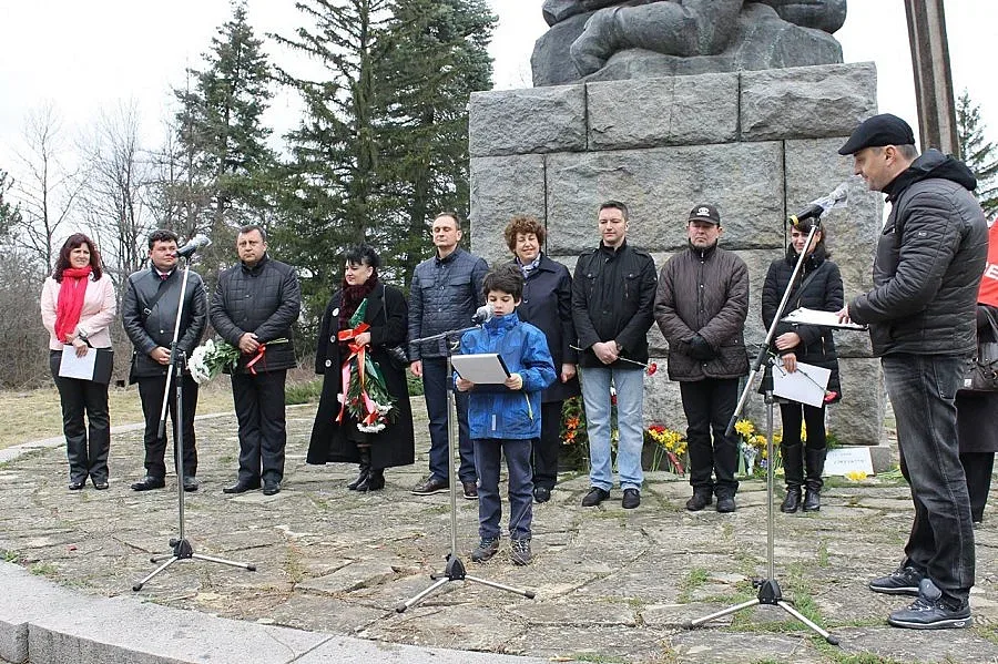 Добрев с рецитал за партизанска битка