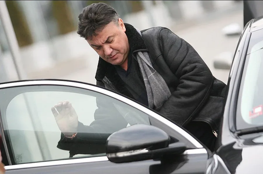 Боби: Спираме подаряването на акции