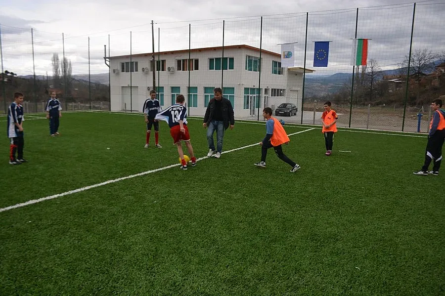 Спортна площадка радва хлапетата в с. Полена