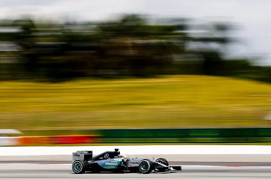 Хамилтън тръгва пръв в Малайзия