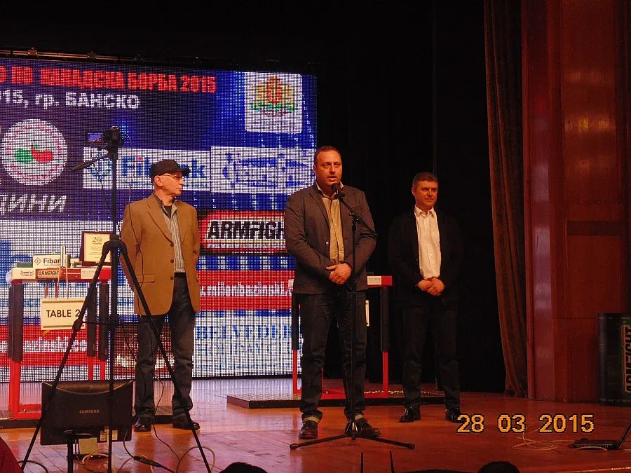 300 състезатели мерят мускули по канадска борба