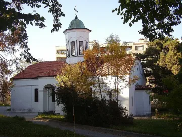В Цар Калоян скочиха на бунт срещу свещеника си