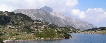 Укрепват спешно дига край село Струмяни