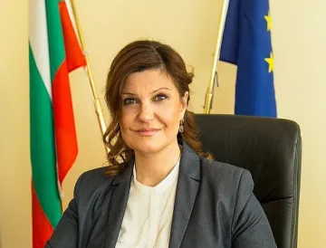 Губернаторка дава психологични консултации