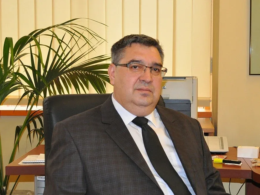 Съдия и енергетик пазят Корпоративна