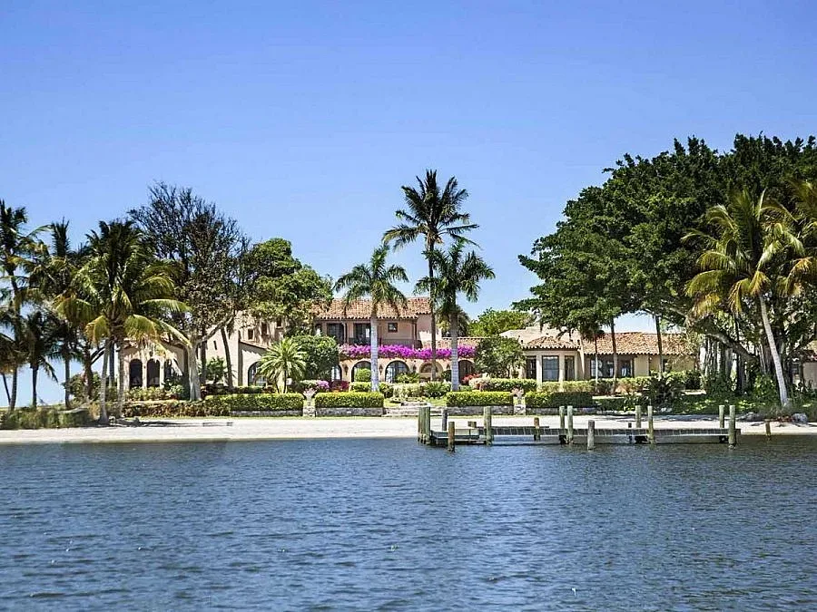 Продават цял остров с имение за $24 млн.