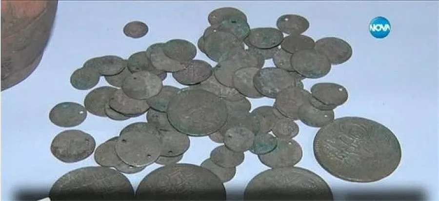 Тракторист откри гърне със сребърници