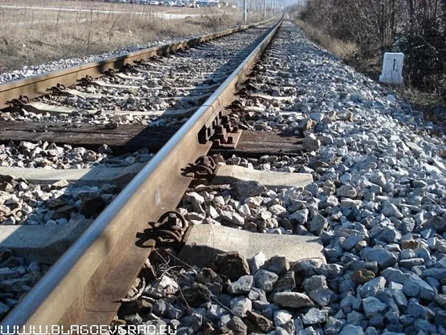 Пуснаха на бавен ход влаковете към Петрич