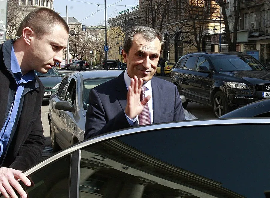 Разпитаха Орешарски по аферата "Батко и Братко"