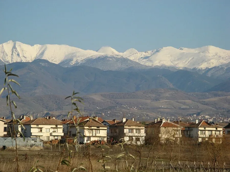 Запалиха две коли в с. Ново Делчево