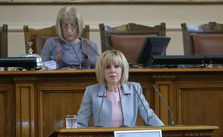 Манолова подготвя закон за частния фалит