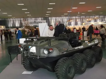 Скъпоценни камъни по стените като в Дубай