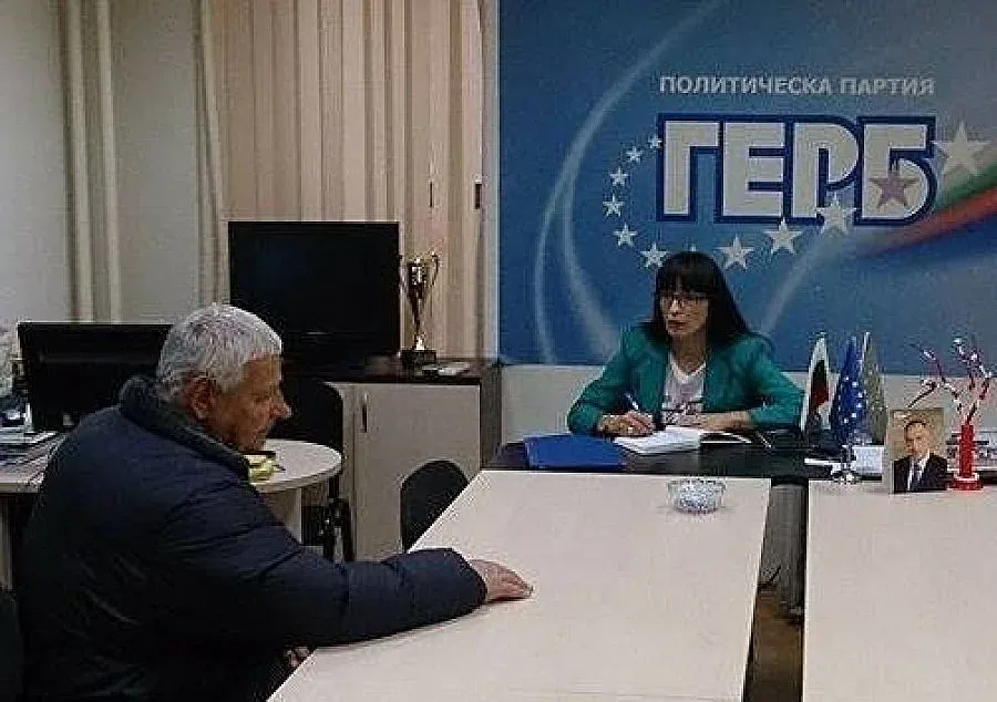 Граждани се жалват на депутат от незаконно строителство