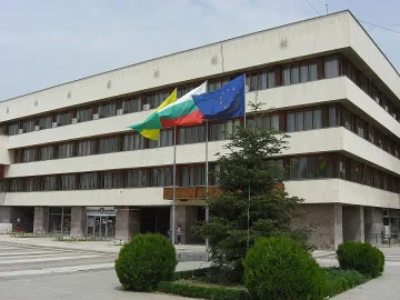 Човешки скелет и силна влага спряха европроект за центъра на Ямбол