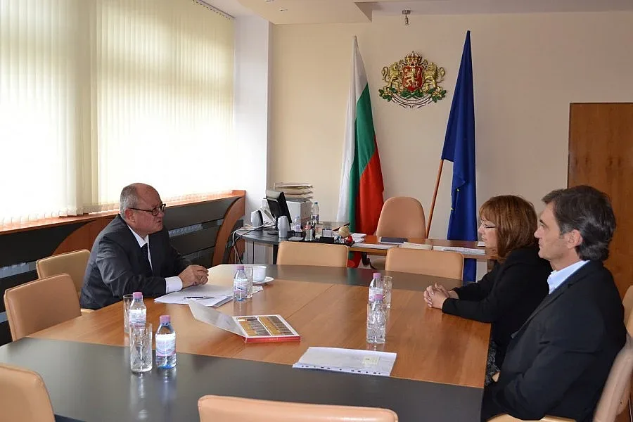 Просветният министър ще благослови филиал на вуз в Казанлък