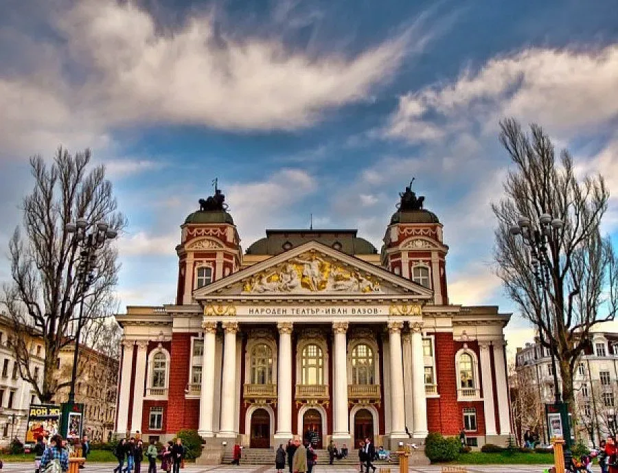 Народният театър получи база за съхранение на декори